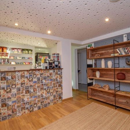 The Lx Hill Hostel Lisbon Bagian luar foto