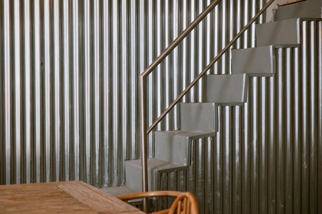 The Lx Hill Hostel Lisbon Bagian luar foto