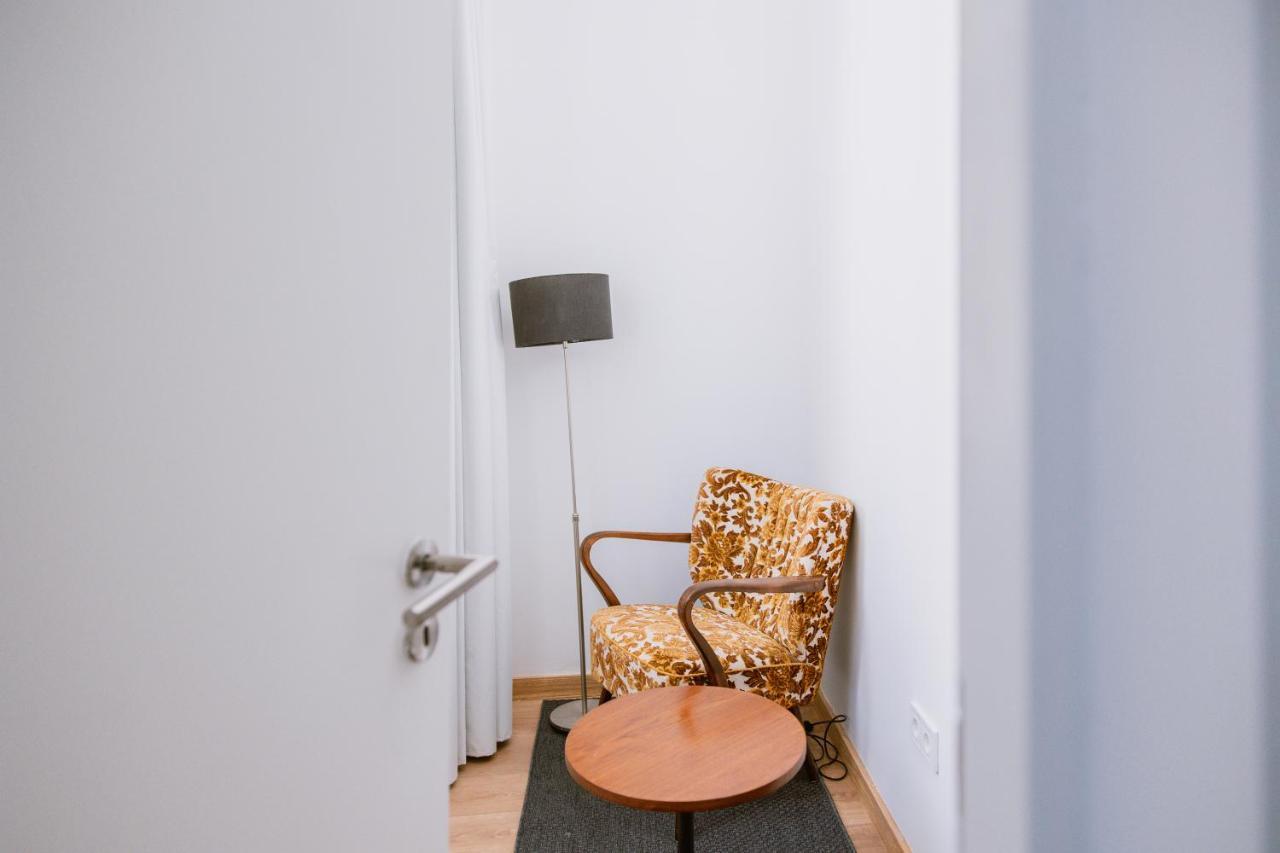 The Lx Hill Hostel Lisbon Bagian luar foto