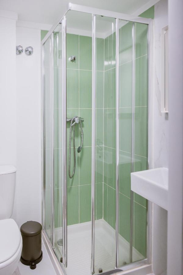 The Lx Hill Hostel Lisbon Bagian luar foto