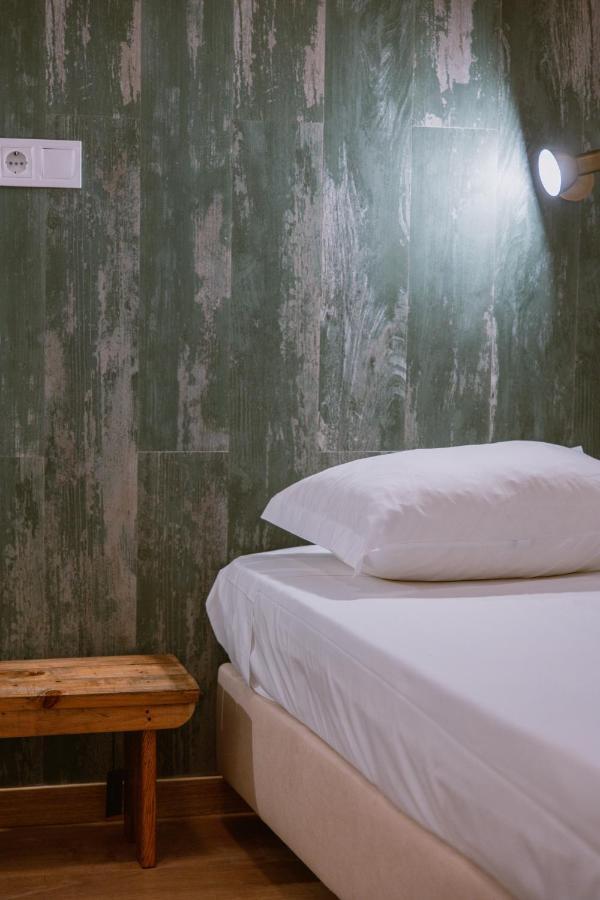 The Lx Hill Hostel Lisbon Bagian luar foto
