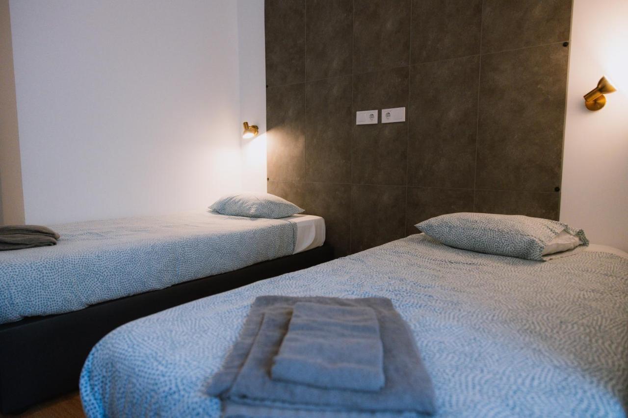 The Lx Hill Hostel Lisbon Bagian luar foto
