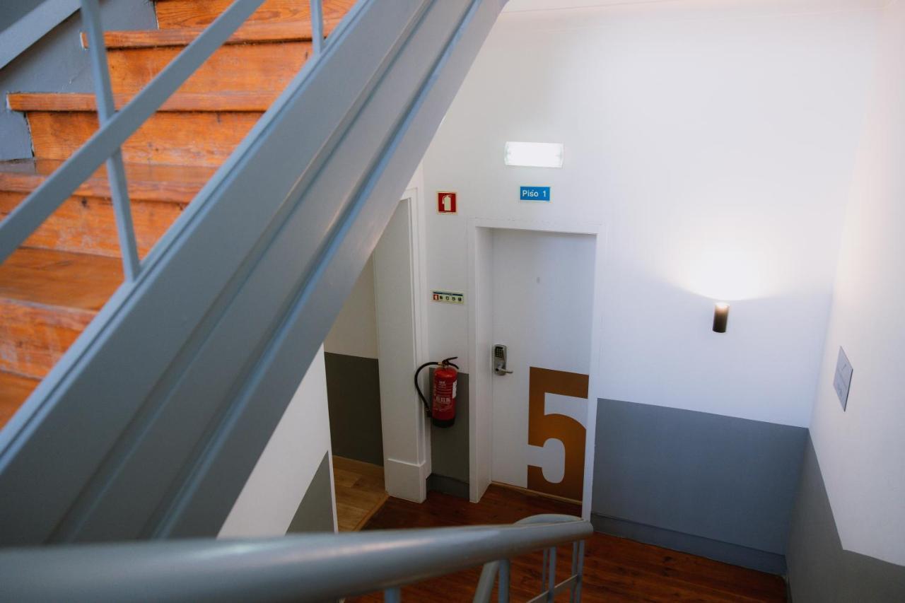 The Lx Hill Hostel Lisbon Bagian luar foto