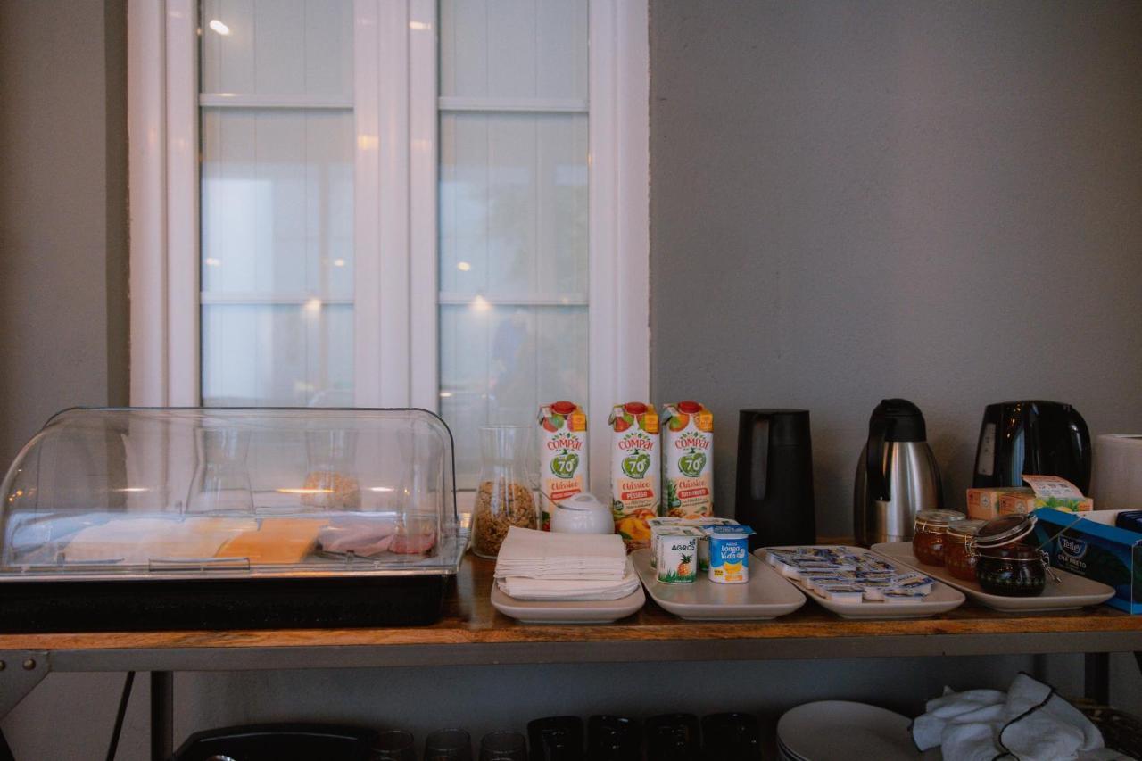 The Lx Hill Hostel Lisbon Bagian luar foto