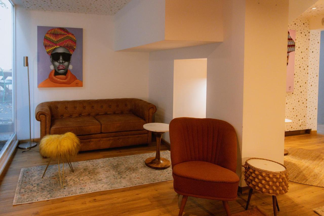 The Lx Hill Hostel Lisbon Bagian luar foto
