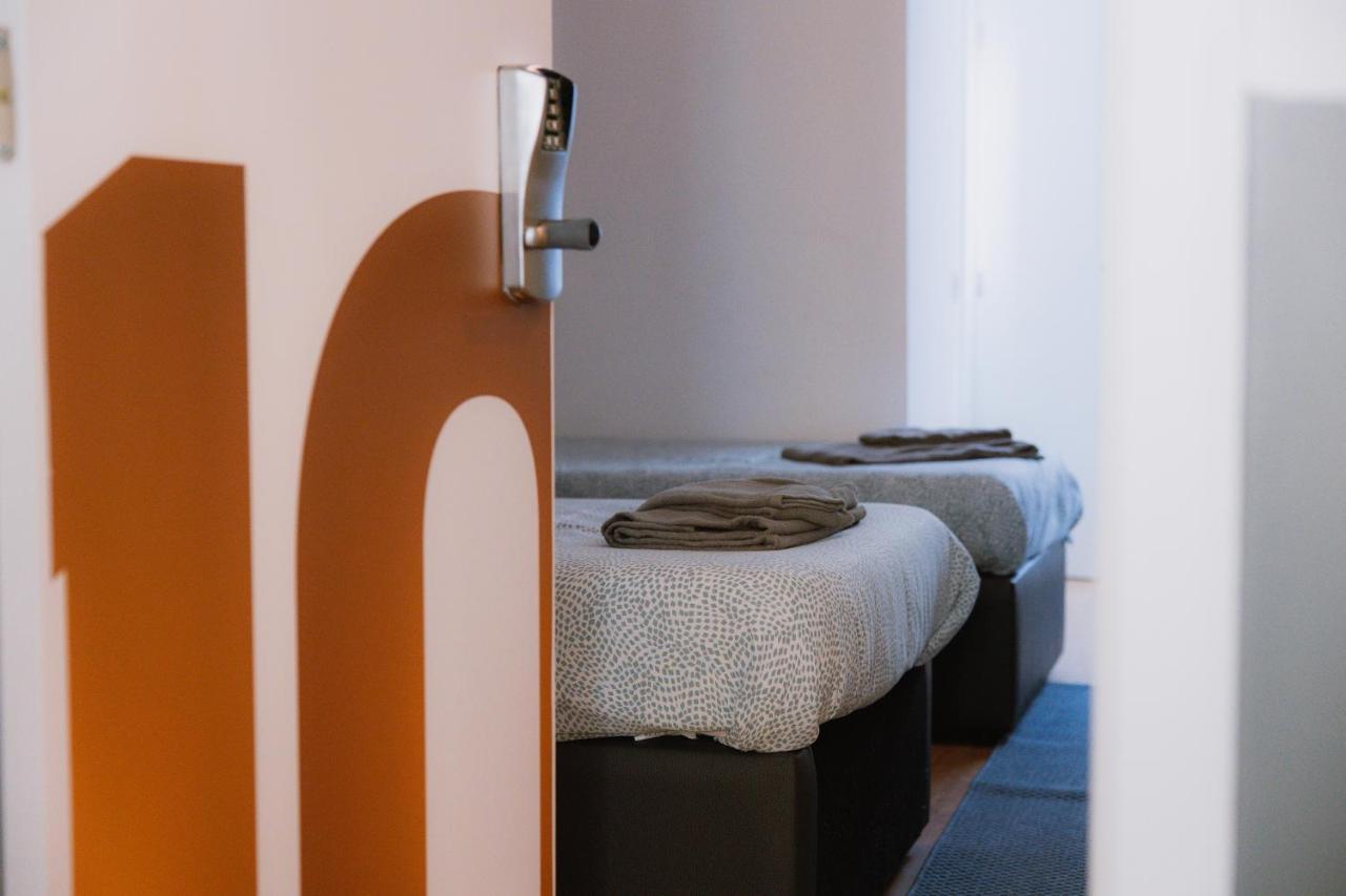 The Lx Hill Hostel Lisbon Bagian luar foto