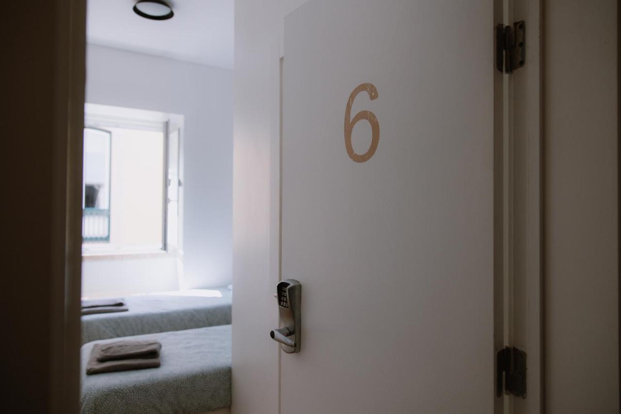 The Lx Hill Hostel Lisbon Bagian luar foto