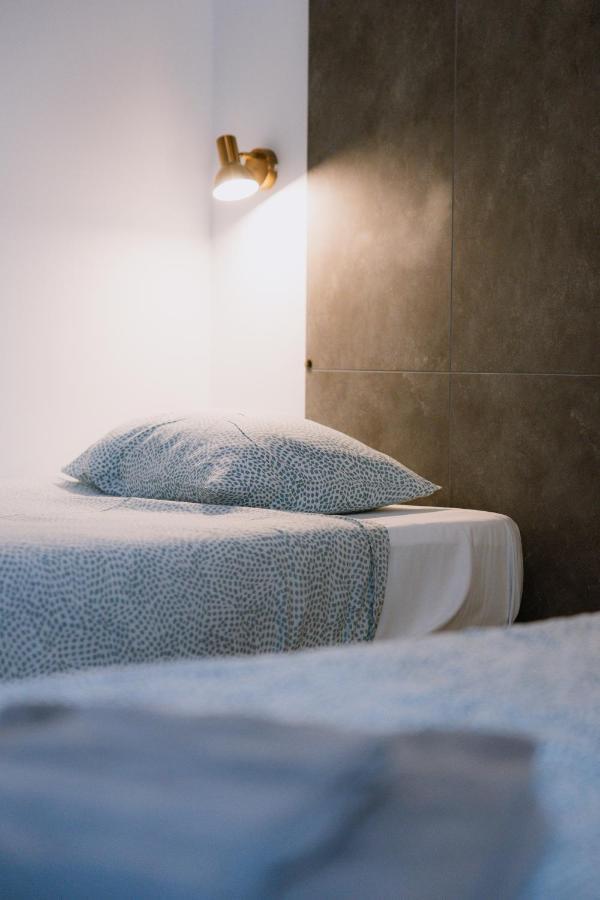 The Lx Hill Hostel Lisbon Bagian luar foto