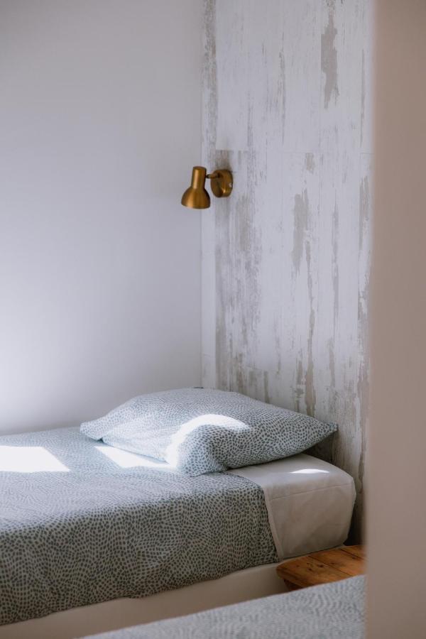 The Lx Hill Hostel Lisbon Bagian luar foto