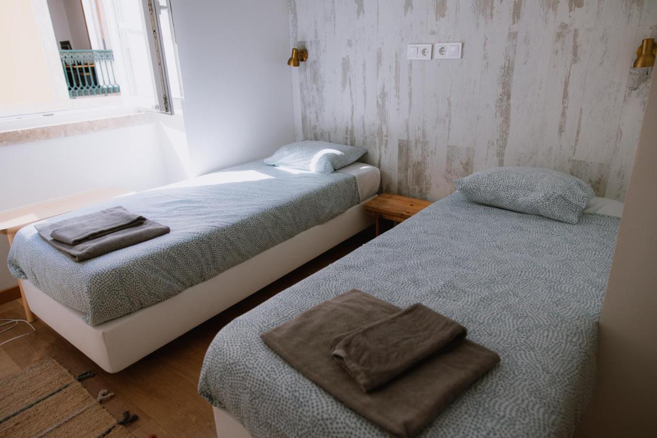 The Lx Hill Hostel Lisbon Bagian luar foto