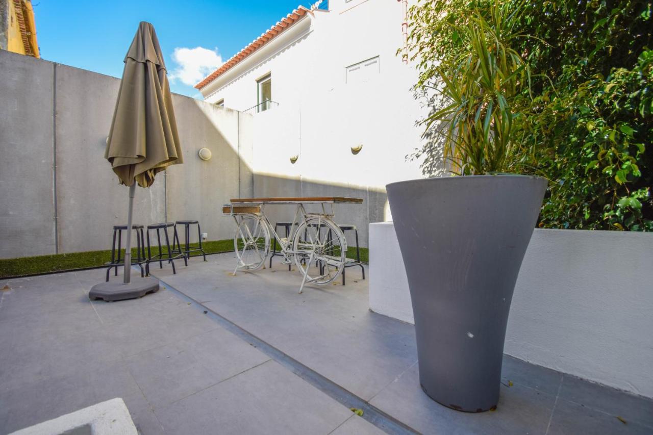 The Lx Hill Hostel Lisbon Bagian luar foto