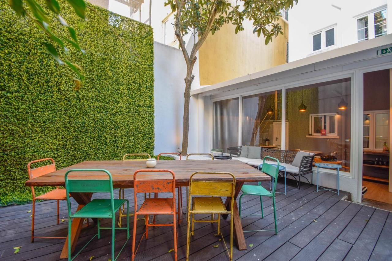 The Lx Hill Hostel Lisbon Bagian luar foto