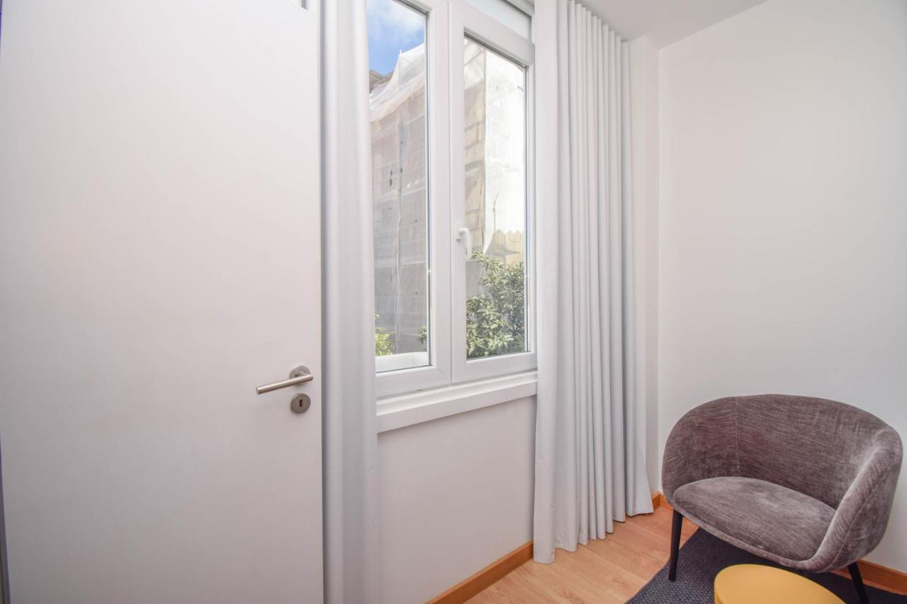 The Lx Hill Hostel Lisbon Bagian luar foto