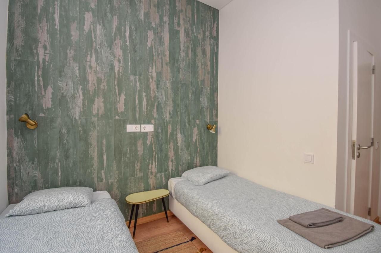 The Lx Hill Hostel Lisbon Bagian luar foto