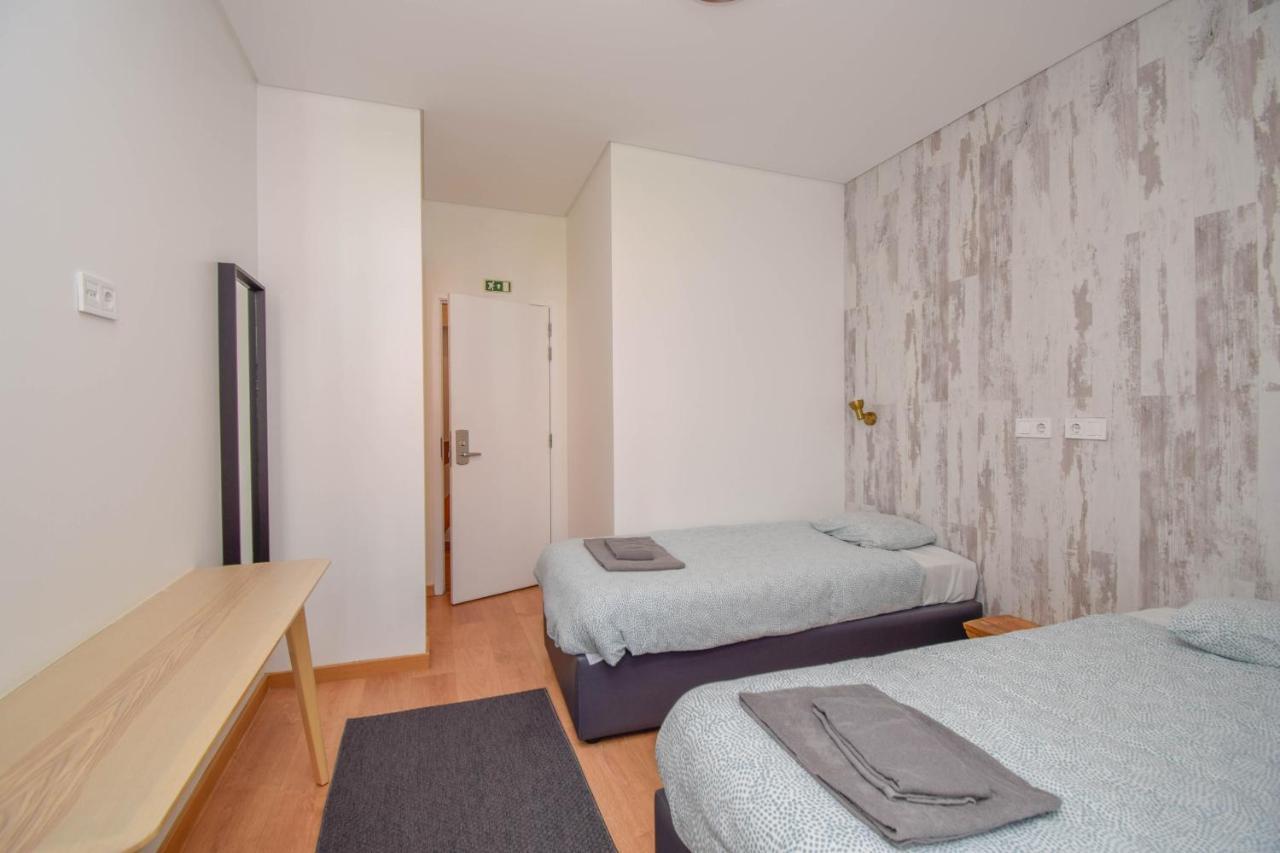 The Lx Hill Hostel Lisbon Bagian luar foto