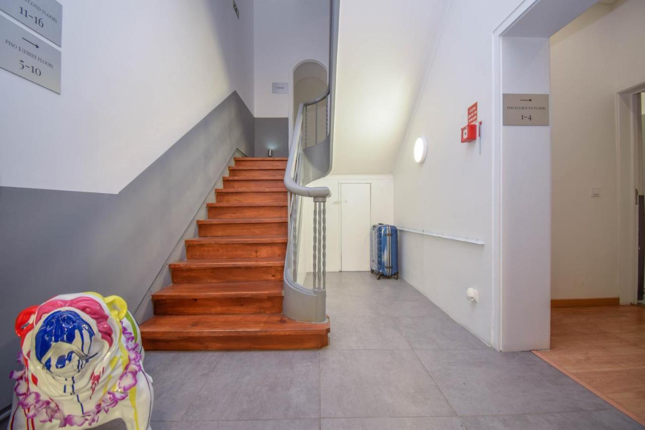 The Lx Hill Hostel Lisbon Bagian luar foto